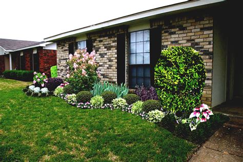 Front yard landscaping ideas for a ranch house. Landscaping 101: The Mid Century Front Yard. March 6, 2024. Written by Lindsay Jarvis and Photgraphy by Patrick Ketchum. The first thing a passersby notices about any residence is its curb appeal, but finding the right combination of landscaping, exterior colors and pathways in your mid century front yard can be tricky. 