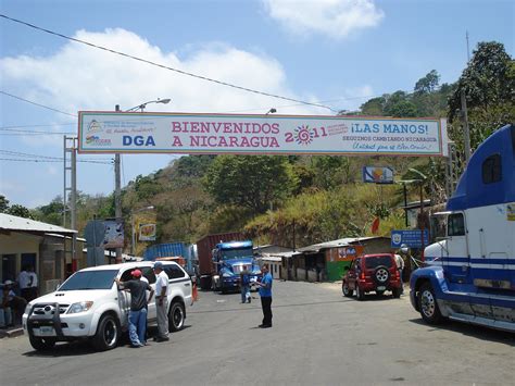 El ministro de Seguridad Pública, Michael Soto, confirmó esta tarde la reapertura de la frontera común entre Costa Rica y Nicaragua para el paso de vehículos de carga, que se mantenía cerrada desde el 19 de mayo ante las medidas sanitarias dispuestas por el país para prevenir el COVID-19. La ministra de Comercio Exterior de …