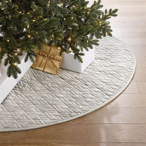  Featuring intricate textural detailing, our Marquette Fern Green Tree Skirt and Stocking Set is a great way to enhance your holiday decor. It includes the Marquette Velvet Tree Skirt and two Stockings in Fern Green.Includes one Marquette Velvet Tree Skirt and two Marquette Velvet Stockings in Fern Green Crafted from cotton and viscoseTwo stockings can be personalized with up to eight ... . 