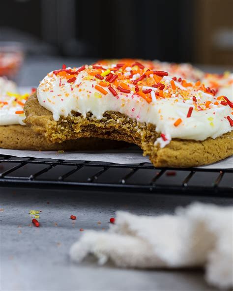 Frosted Gingerbread Cookies: Delicious, Soft-Batch Recipe