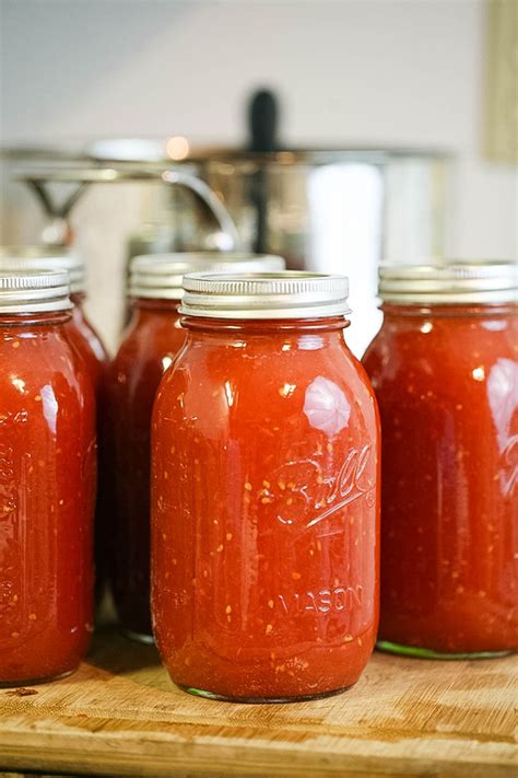 Frozen Vs Canned Tomato Sauce: How Do They Compare?