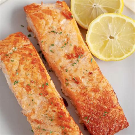 Frozen salmon. Season the salmon with salt and pepper. Place it in a vacuum bag, add herbs and lemon slices, and remove the air using a vacuum sealer. Place the bag and sous vide runner in a pot or container full of water and set at 140ºF for 2 hours. Remove it from the bag and dry it with kitchen towels. Set aside. 