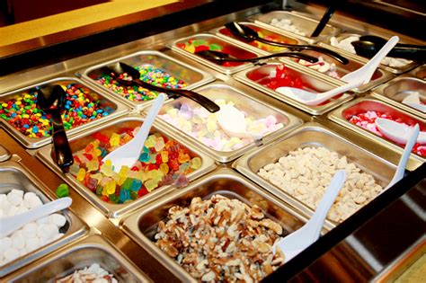 Frozen yogurt toppings. Oct 3, 2014 ... ... frozen yogurt chains set up their topping bars. It was ... The double fruit spread, combined with the fact that Pinkberry's toppings and yogurt ... 