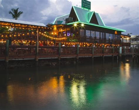 Ft. Myers Beach Live Music - Doc Fords Rum Bar & Grille