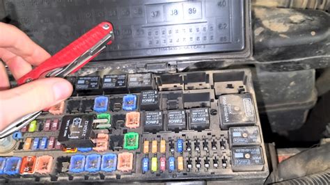 Fuel pump fuse ford f150. Power distribution box. Fuse box (fuses and their location) Power distribution box. WARNING: Terminal and harness assignments for individual connectors will vary … 