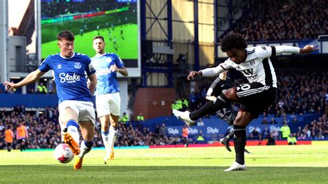 Fulham ends poor run with 3-1 win at Everton in EPL