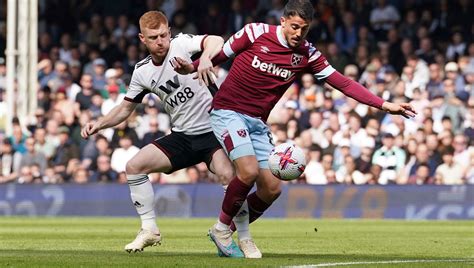 Fulham own goal gives West Ham first away win since August