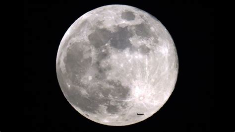 Full Moon: When to see November's full beaver moon