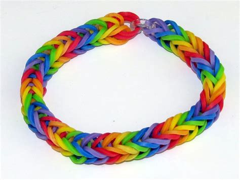 Full Screen Image of the Fishtail Bracelet Rainbow Loom Patterns