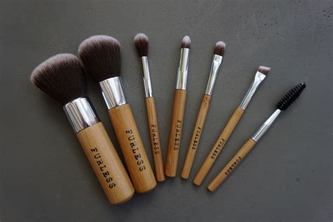 Functional Mini Makeup Brushes from Furless - Pinterest