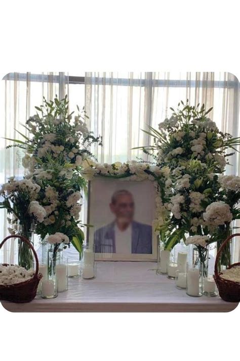 Funeral display table ideas.  Looking for creative and touching funeral memorial decoration ...