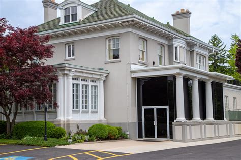 Funeral home garden city mi.  Let us guide you through this difficult time ...