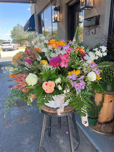 Funeral homes chilliwack.  Offer condolences/tributes, send flowers or c...