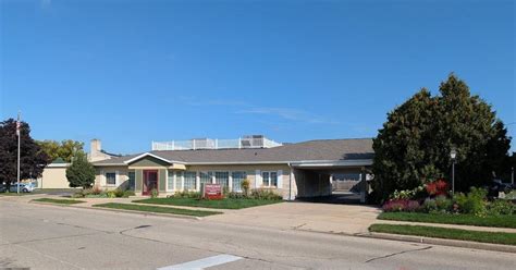 Funeral homes oconomowoc. .  ...