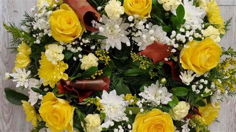 Funeral wreath messages.  Funeral Message Etiquette & Practical Tips Knowing what ...