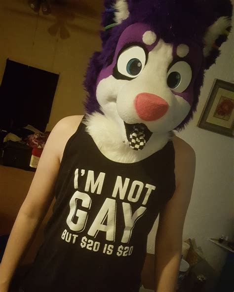 Iirc there are slightly more straight furries than gay/lesbian ones, bi/pan furries are the clear majority. Most furries are men (80% iirc), so most straight furries are attracted to women and furries in general with bi and pan. Woah, the high percentage being male is surprising to me. Wonder why that is.. 