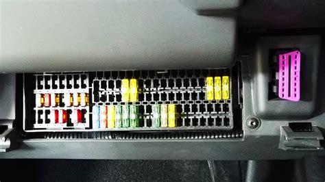 Fuse box Volkswagen Touran