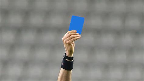 Futbolda mavi kart nedir? Mavi kart uygulaması başladı mı? Mavi kart Türkiye'ye gelecek mi?