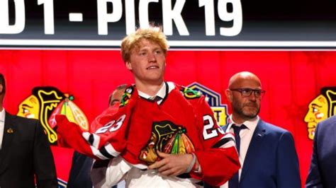 Future Gophers forward Oliver Moore picked 19th overall by Chicago Blackhawks 
