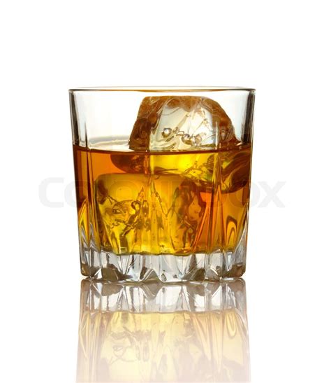 Fyll ett whisky-glas med is