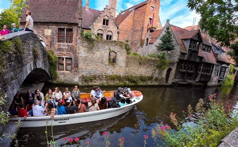 Gambar tanpa royalti Bruges sightseeing cruise - Shutterstock - balustradellc