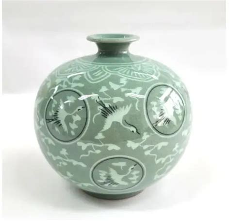 Gambar tanpa royalti Celadon porcelain pattern - Shutterstock - balustradellc