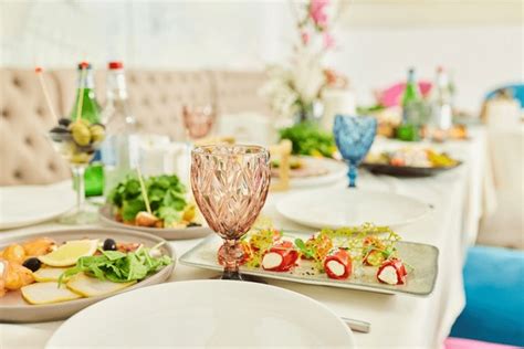 Gambar tanpa royalti Collection table settings - Shutterstock - balustradellc