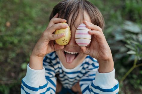 Gambar tanpa royalti Easter festival family - Shutterstock - balustradellc
