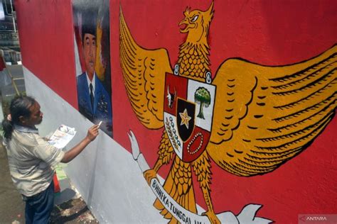 Gambar tanpa royalti Historical mural indonesia - Shutterstock - balustradellc