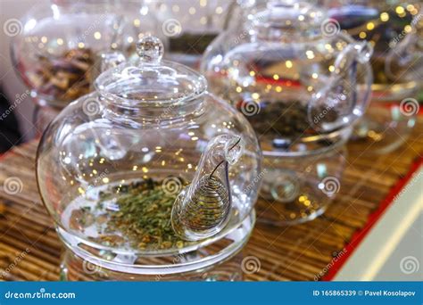Gambar tanpa royalti Loose leaf tea in teapot - Shutterstock - balustradellc