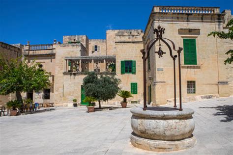 Gambar tanpa royalti Malta building window - Shutterstock - balustradellc