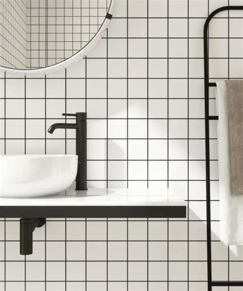 Gambar tanpa royalti Products on counter in bathroom - balustradellc