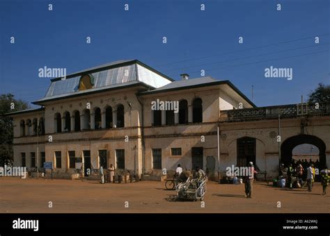 GARE CENTRALE - Train - Kigoma - Tanzanie - Petit Futé