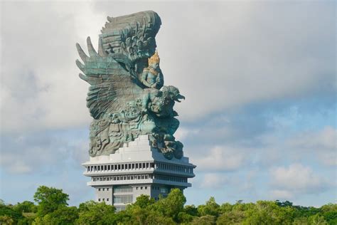 Garuda Wisnu Kencana statue - balustradellc