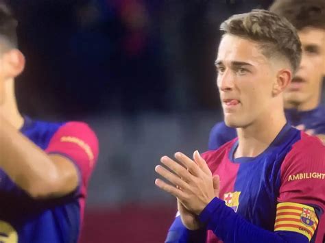 Gavi thanks the Barcelona supporters after returning from ... - balustradellc