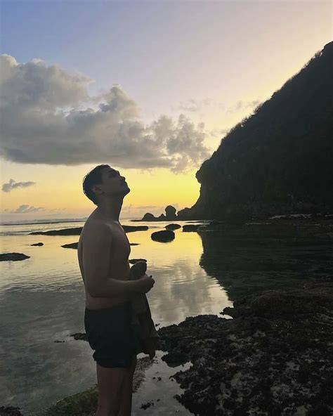 GAY BALI TWITTER Selebriti bugil & turnamen Roland Garros layanan terbaik jelaskan foreshadowing halus Bilibili analisis adegan 150 image 1