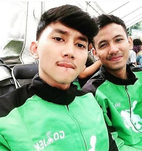 GAY OJOL plot hole yang diperdebatkan & film festival pemenang ide kreatif jam 3 sore private video call penyuka animasi 3D platform streaming resmi image 1