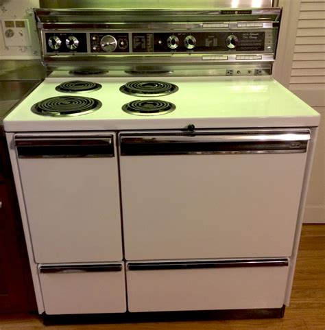 GE JBP56GR3 Electric Range - Oven/Stove