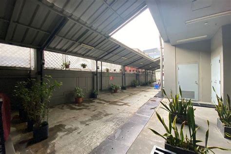 Gedung Perkantoran Premium 8 Lantai - balustradellc