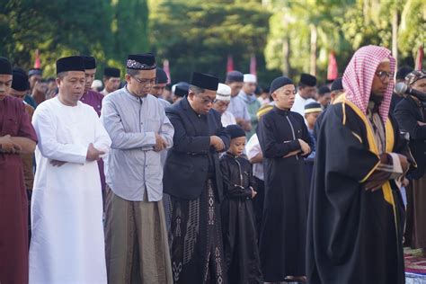 Gema Takbir di Halaman "Rumah Pohon" di Depok - wintechmobiles.com