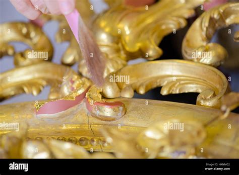 Gilt Restoration - Gilding Wax & Varnish - Priory Polishes - muktibox.com