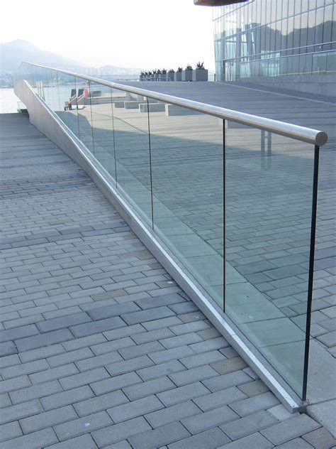Glass Railings Canada - Sleek & Durable - NorthVue Glass - balustradellc