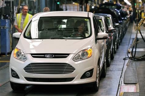 GM, Ford to idle two Michigan assembly plants next week