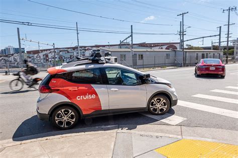 GM’s Cruise to slash fleet of robotaxis by 50% in San Francisco after collisions