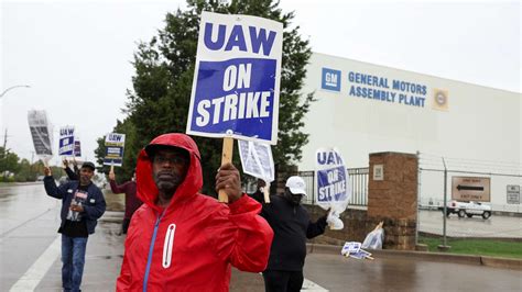 GM and the UAW come to tentative agreement to end strike