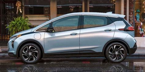 GM recalls 140k Chevy Bolt EVs due to risk of carpet …