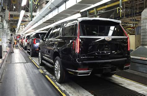 GM to invest $500 million at plant that makes large SUVs in Arlington, Texas