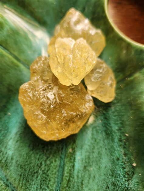 Gold Copal Resin (Shorea javanica) - Rosarium Blends - raincitystudios.com