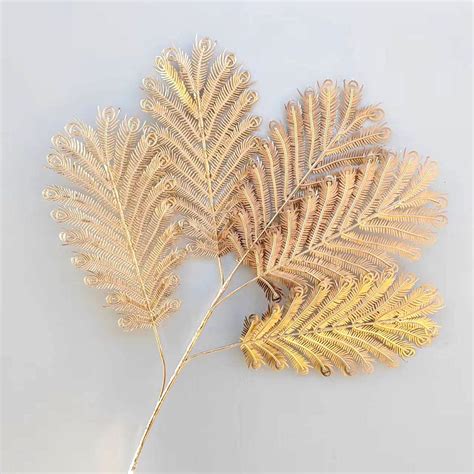 Gold leaf, atau daun emas, digunakan secara luas sebagai - balustradellc