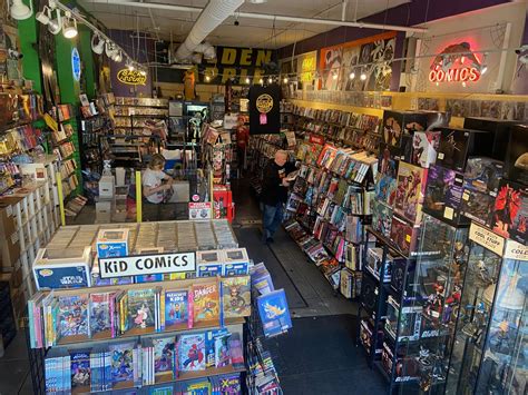 Golden Apple Comics - balustradellc